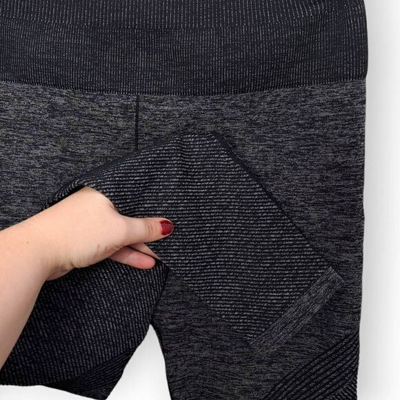 Fabletics Black and Gray Crop Legging size Medium - Picture 3 of 5